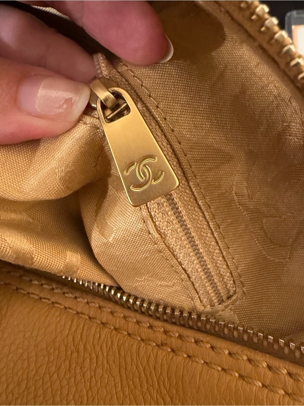 CHANEL Tan Leather Hobo Bag with Gold-Tone Chain - Picture 16 of 16